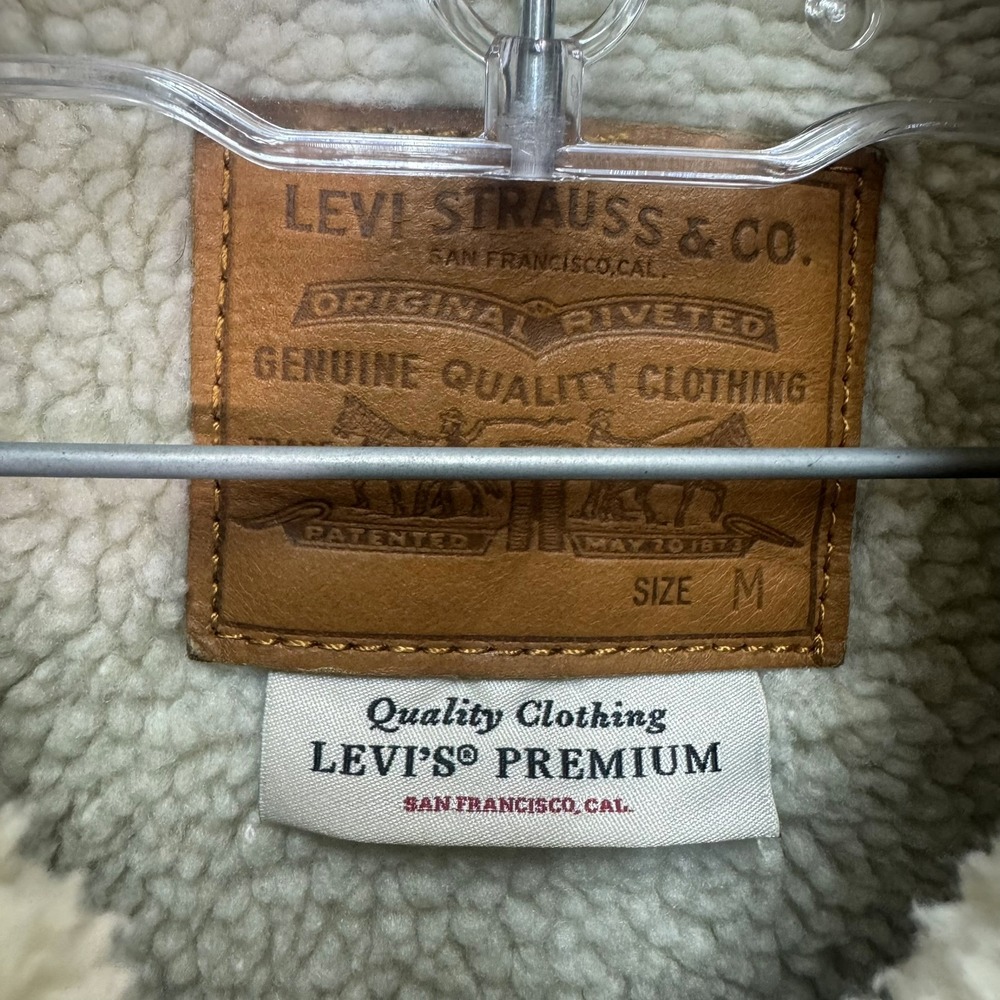 Levi's Premium Sherpa Trucker Jacket Womens Medium Blue Rose Snake Patches - Picture 3 of 9